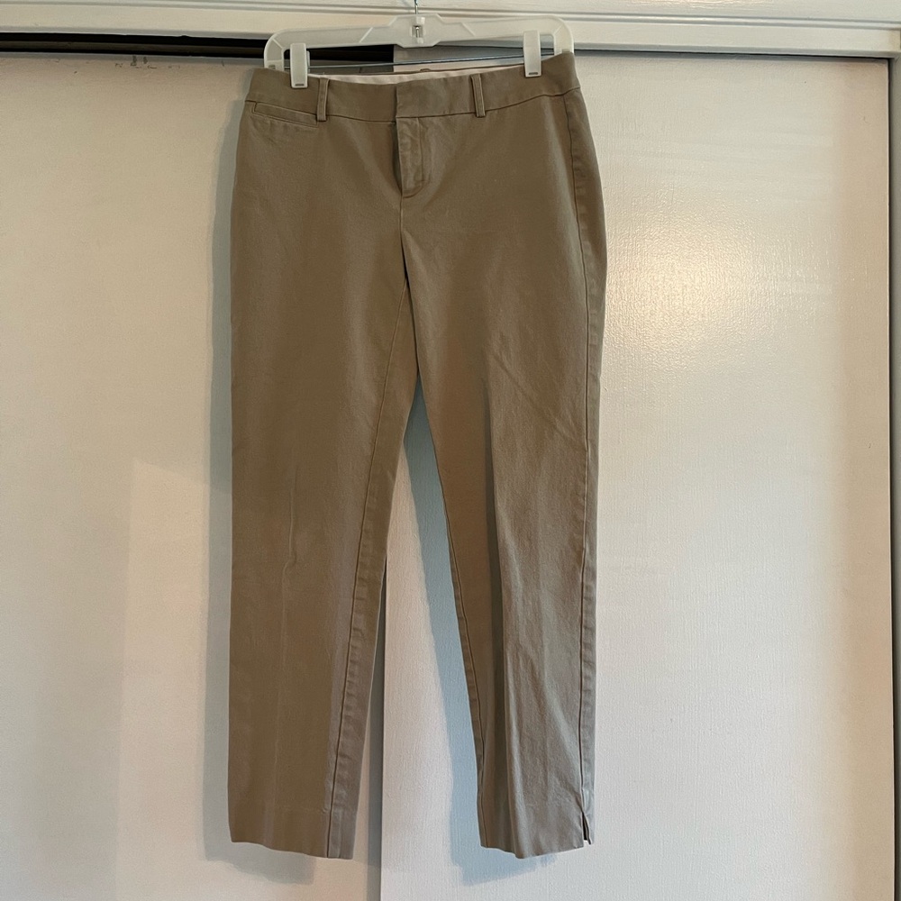 Women’s Crown & Ivy Khaki Pants Size 6